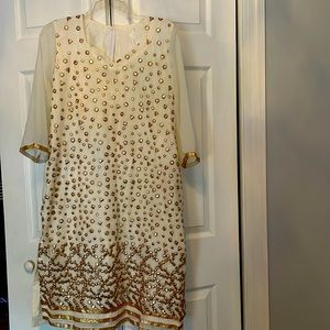 3 piece traditional Pakistani/Hindi clothing
